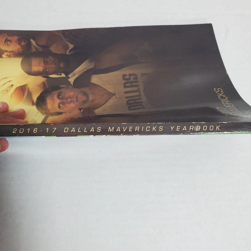Dallas Mavericks 2016–2017 Official Yearbook–NBA Media‎ Guide–Dirk Nowitzki